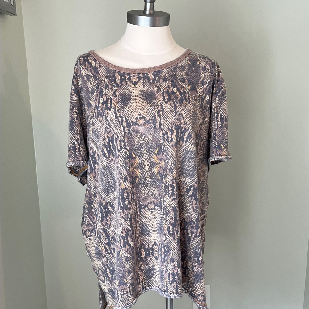We The Free Snake Print Short Sleeve Tee - Gray and Cream